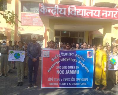 NCC JW & SW cadets of 2JK girls bn  NCC  celebrated WORLD EARTH DAY.They  participated in Cleanliness drive at Jammu Tawi under PUNEET SAGAR ABHIYAAN.(2023)